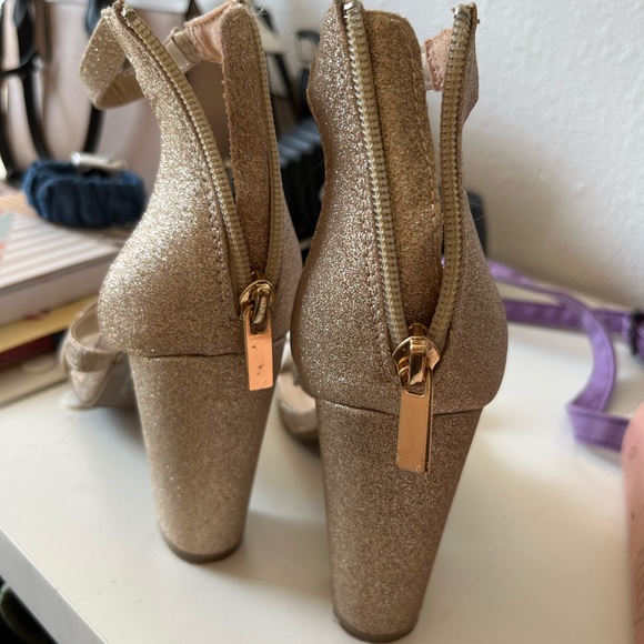 SOARKLY GOLD DAVIDS BRIDAL HEELS - Picture 3 of 3